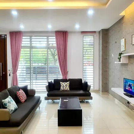 Modern Stylish 2Storey House 8Pax@Alma Near Jusco